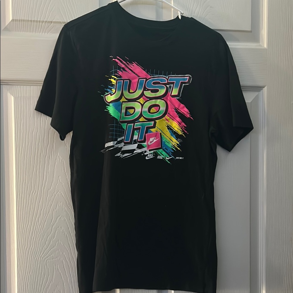 Never Worn Nike Black Graphic T-Shirt